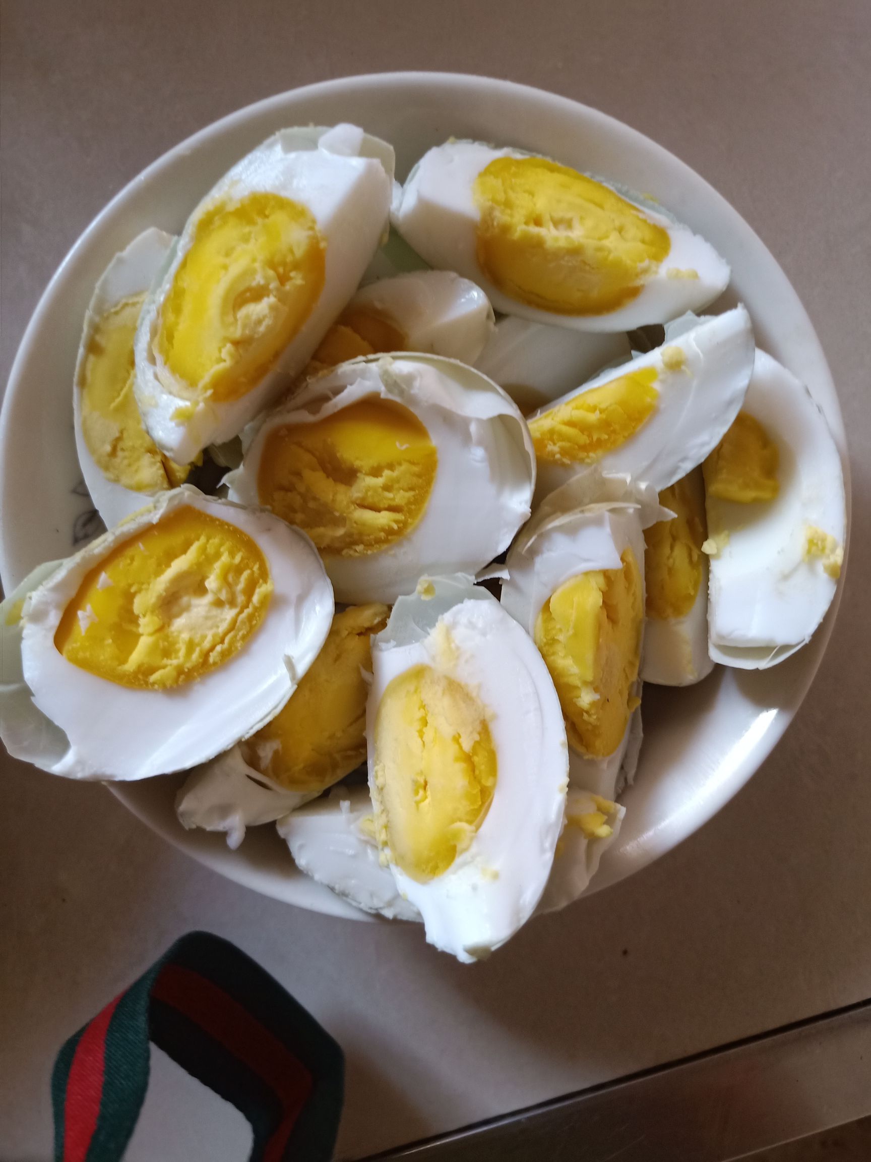  五香咸鸭蛋，好吃又下饭！