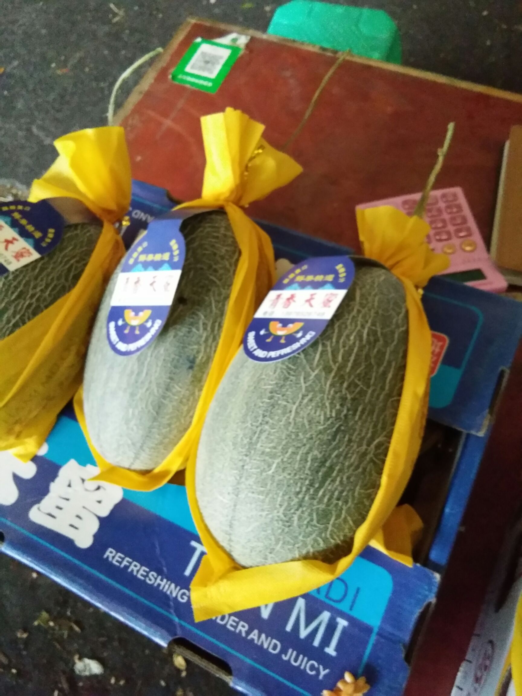 新疆哈蜜瓜 25晓蜜每盒4个装1盒代发单个3斤起50元/盒