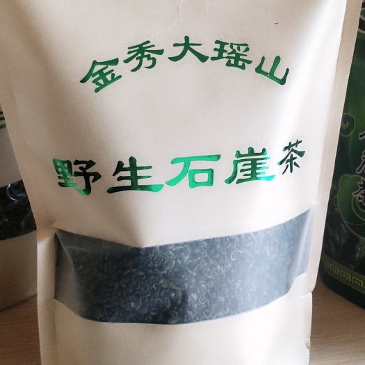 金秀县石崖茶生长在石片上，也称为大树茶
