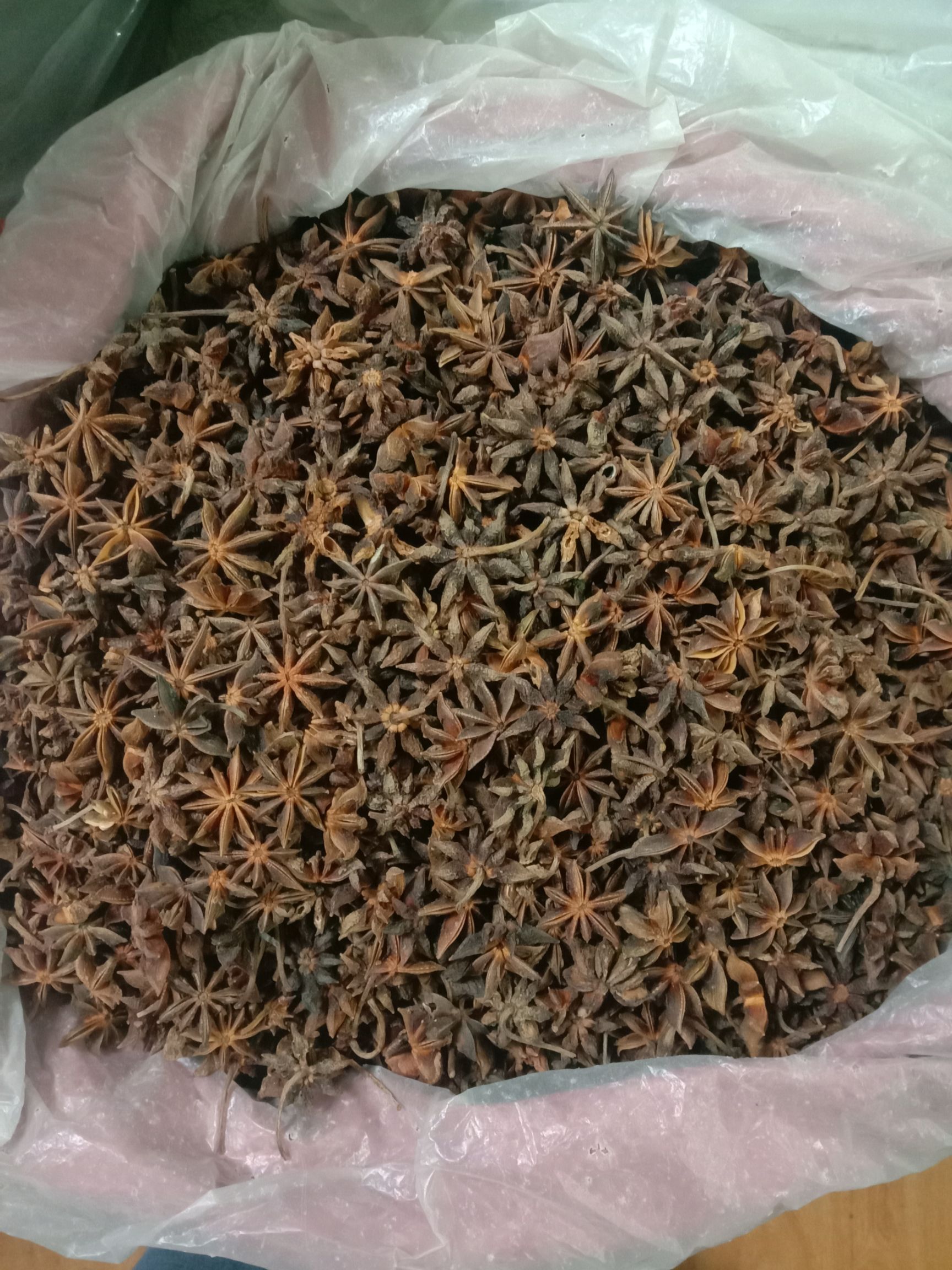 灵山县 广西八角，干度好，味浓可零售批发。
