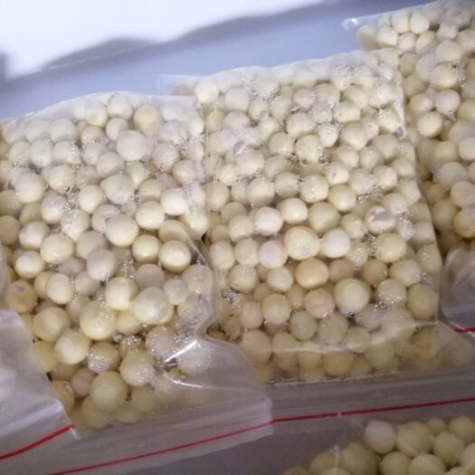 苏州苏州鲜芡实纯人工剥制，保证质量货源充足，包装大方全国邮寄。
