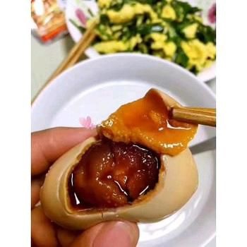 平邑县 烤鸭蛋，自产自销，货源充足，三证齐全，可以定做商标，