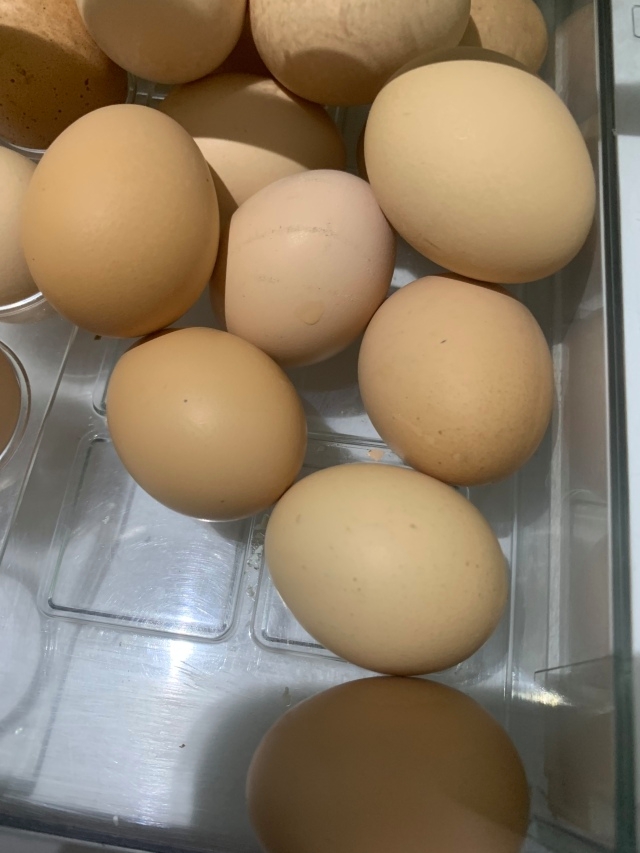  鸡蛋0.4一个，包装的很好。10个一组的，