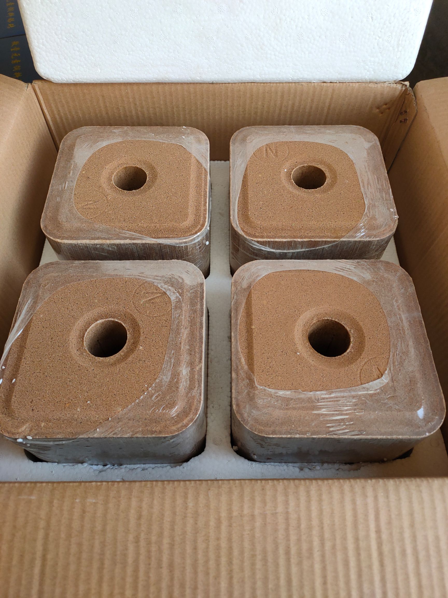 海兴县宇牧牛羊舔砖产品泡沫箱装可选择含量装箱出厂价1150一吨