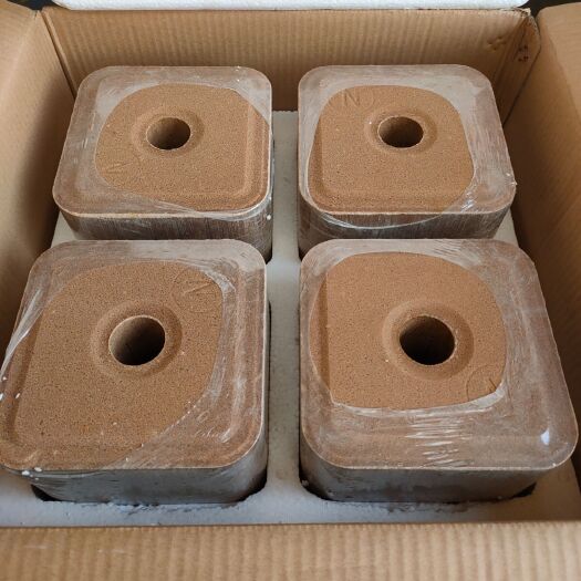 海兴县宇牧牛羊舔砖高端产品泡沫箱装可选择含量装箱出厂价1150一吨