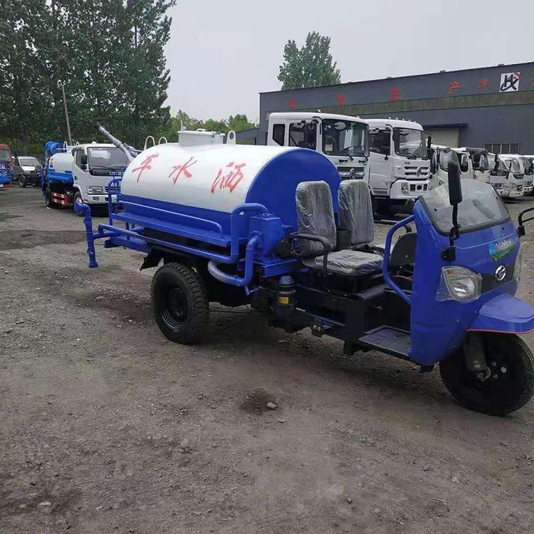 三轮车 三轮洒水车。