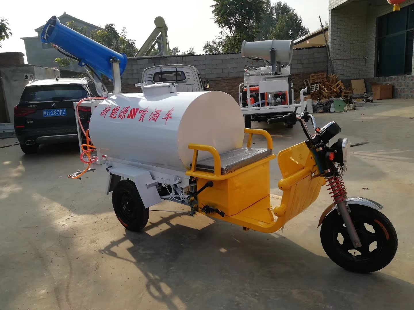  电动小型三轮四轮雾炮洒水车价格