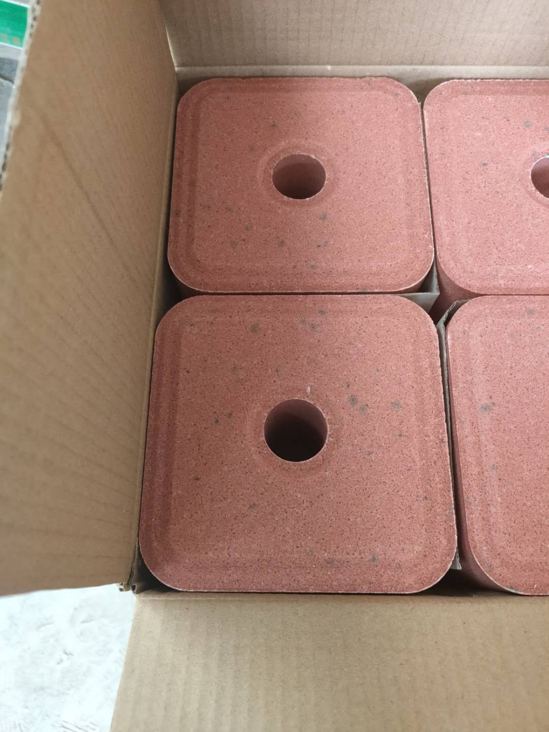 小杨牌高钙，高磷，这是一款，专为牛羊补充钙磷物质的一款舔砖。