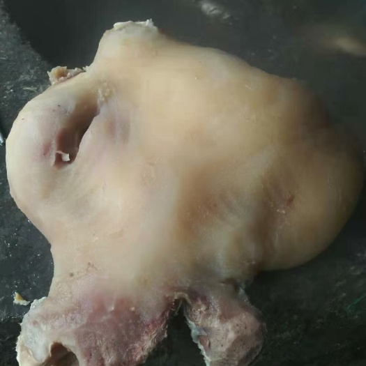 无极县牛头带皮牛头肉纯干，无泡水味道鲜，经营各种牛副产品二十余年