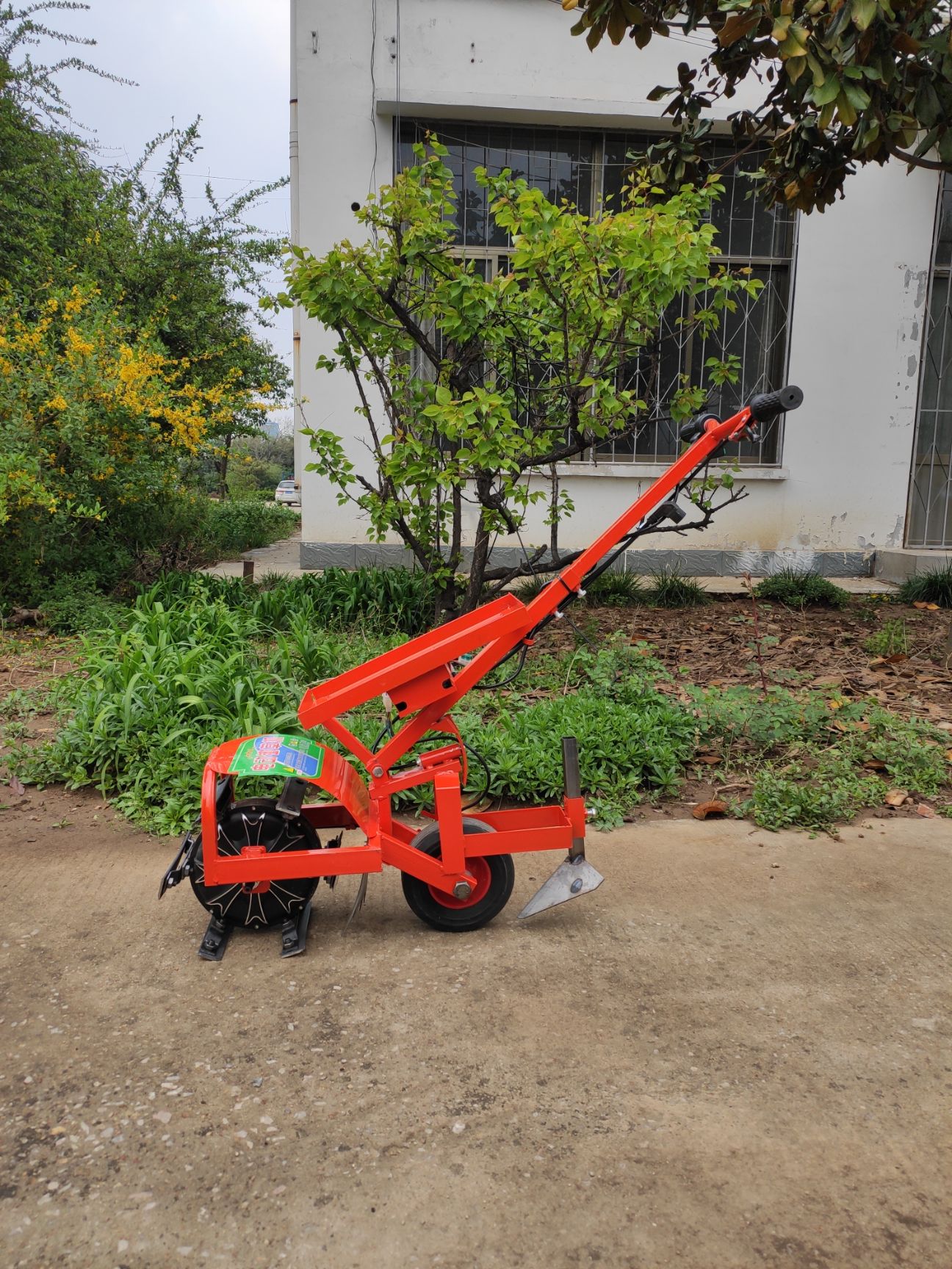 除草机 电动割草机 小型电动开沟机