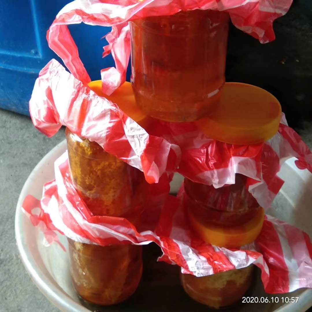  纯本地自家的土蜂蜜，希望懂货的你来预订，预订后现采拿