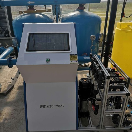 济南水肥一体机  通过管道把肥料均匀施在地里，节省人工，高效施肥。