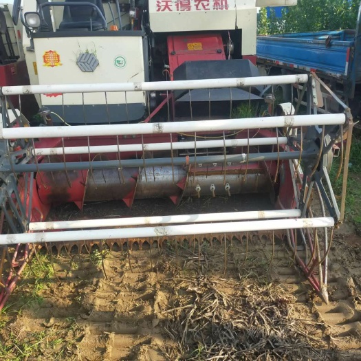和静县 精品沃得收割机