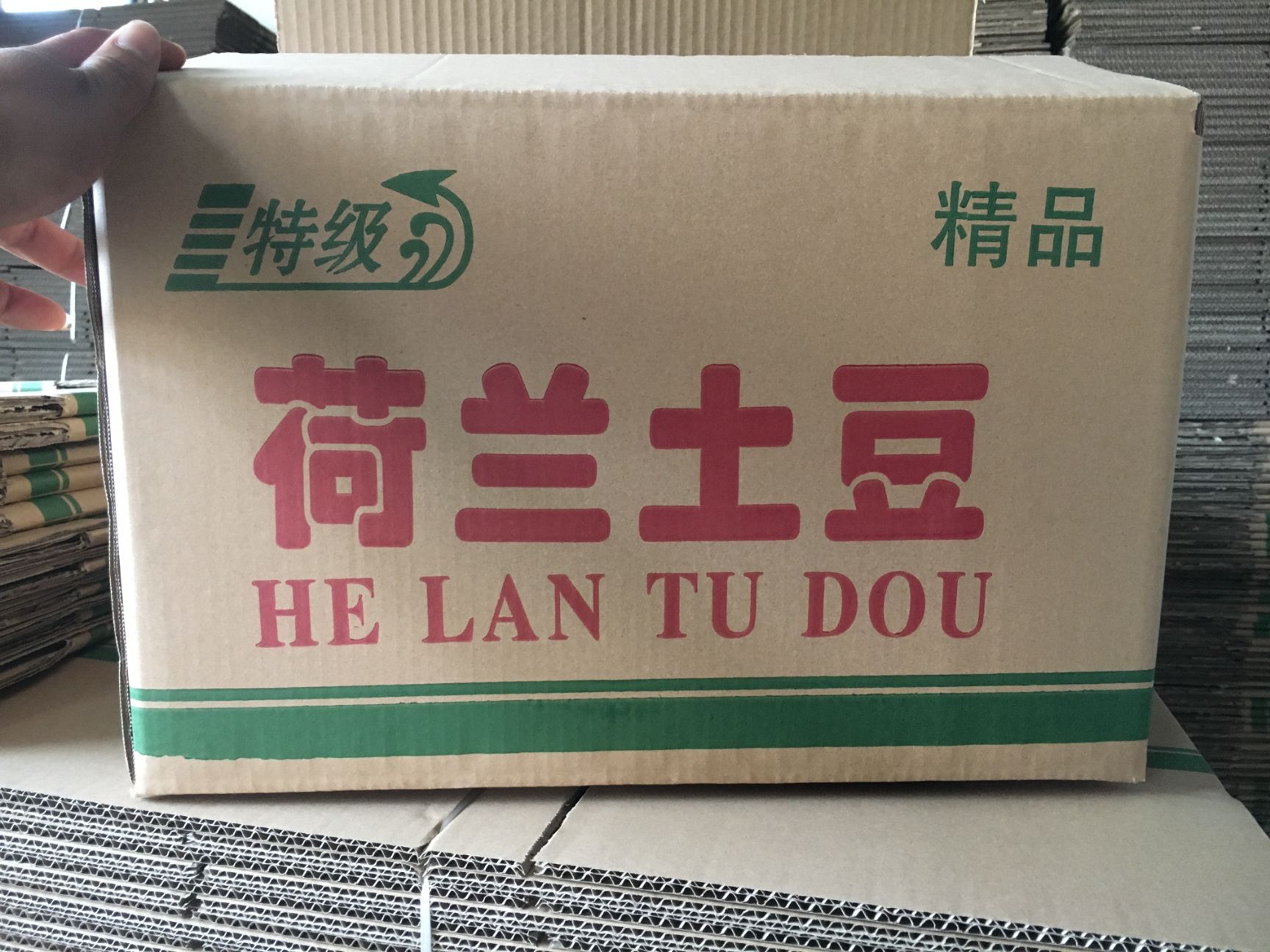  厂家直销各种蔬菜水果专用纸箱，各种工业用箱。加工定做各种纸箱