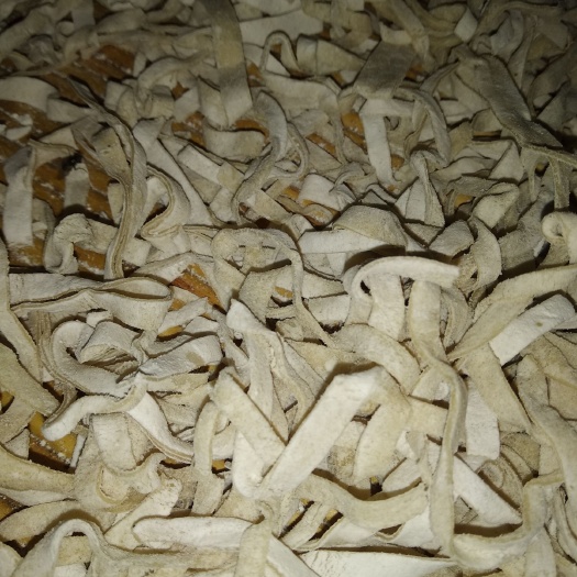 泌阳县 农家自磨小麦面，纯手擀面条，面条下锅糊汤，口感好，现擀现发