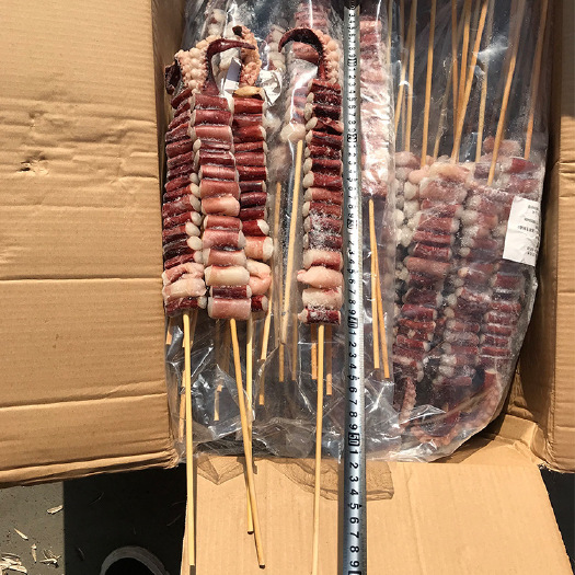  現(xiàn)貨批發(fā)吉祥如意串150g燒烤魷魚串章魚足串供應(yīng)冷凍小魷魚串