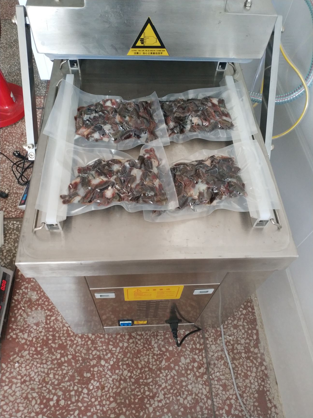 小龙虾  现剥虾尾 抽真空冷冻好发货 需要的老板详谈