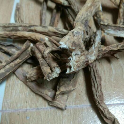 江城县百部 有70吨，在老挝，关口接货