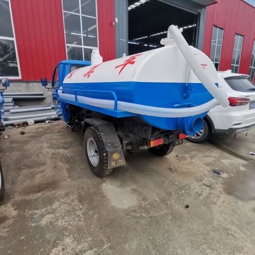 郓城县养殖设备 养殖户必备品吸污车吸粪车2吨到10吨均有现车销售。