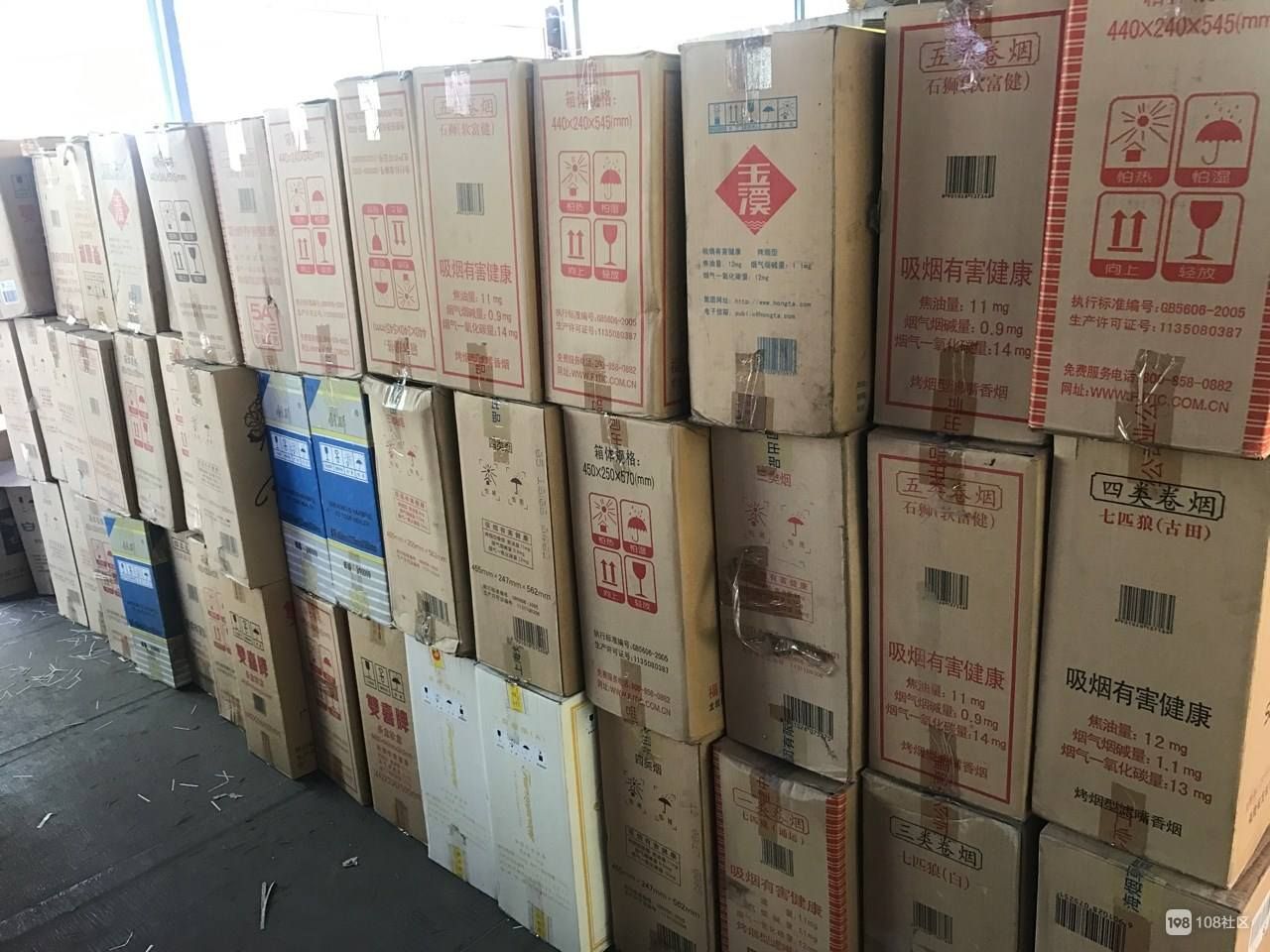 纸箱 大量出售各种规格包装箱