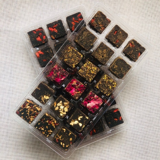 昆明 纯正云南手工古法黑糖。老姜，玫瑰，红枣，枸杞各种口味随意搭配