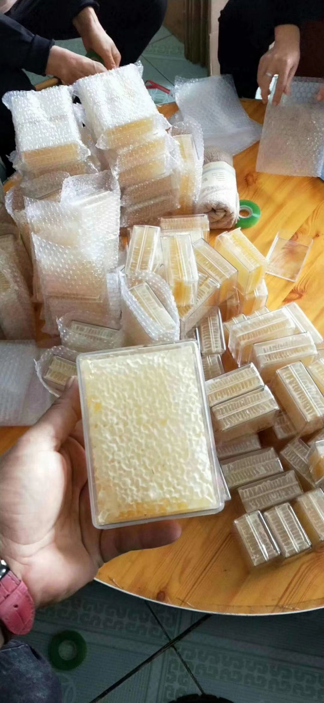  东北新鲜椴树蜜，刚刚打出来