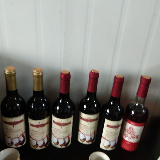 南阳葡萄原汁 自酿葡萄酒。纯手工，天然，原汁原味，绿色无公害，