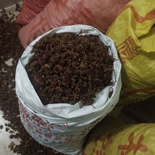 富宁县春花八角  八角位于云南省富宁县八角之乡，可以做香料，可以做药材等无硫。