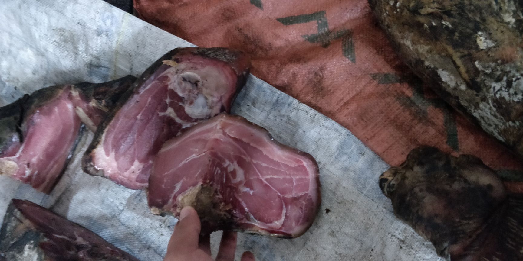 火腿，景东农村两年沉火腿味道香，鲜美