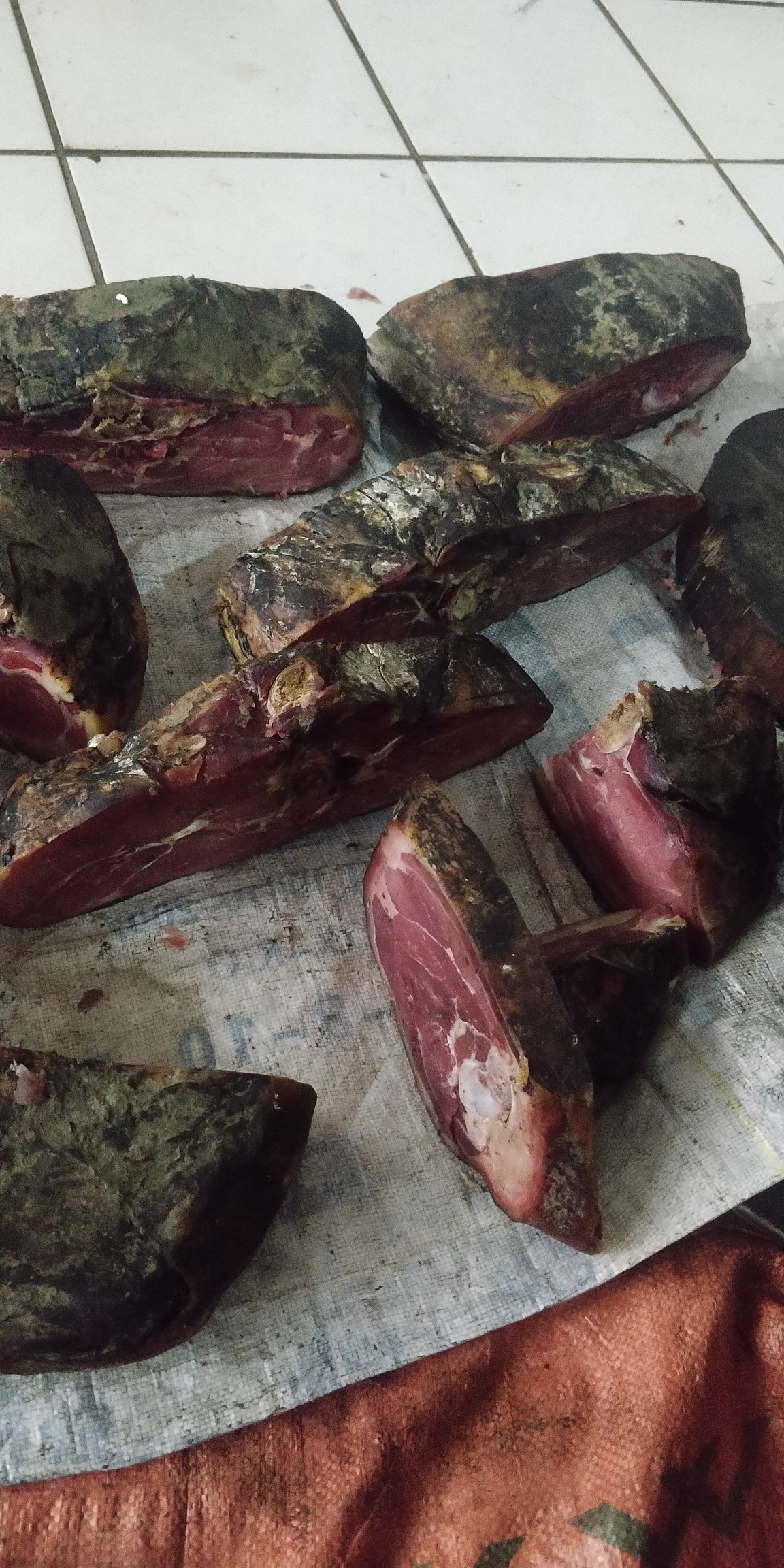 火腿，景东农村两年沉火腿味道香，鲜美