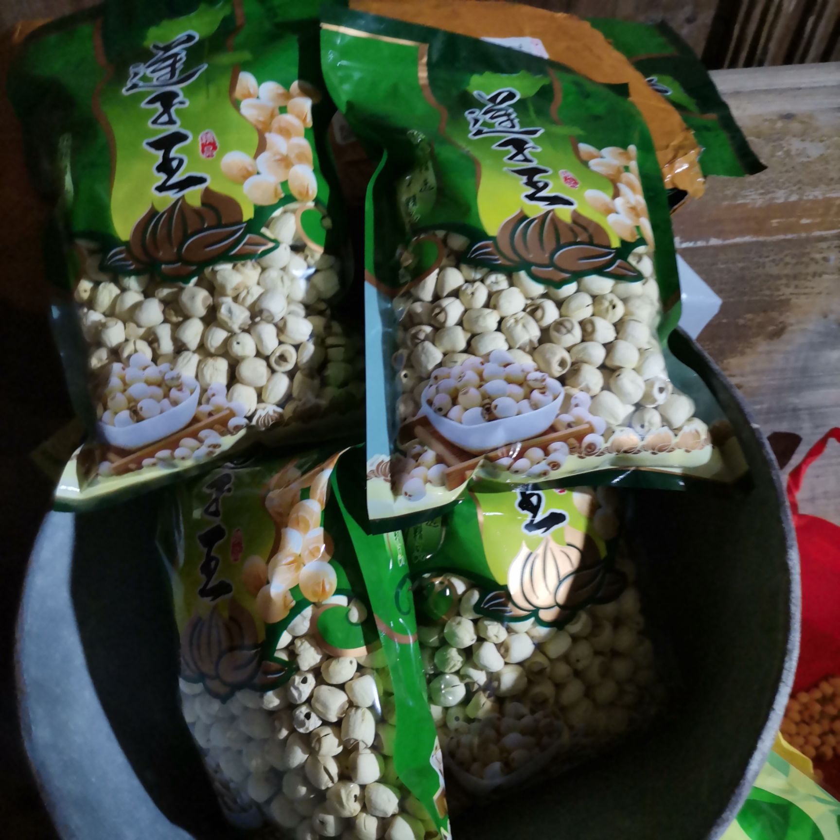  自己种的莲子，纯手工制作，真正的绿色食品