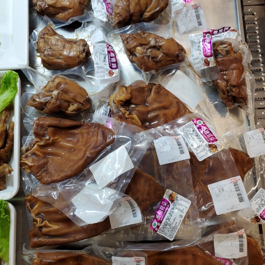 邢台卤猪头肉 河北平兴食品有限公司，主营酱卤类，灌制类。全国供应