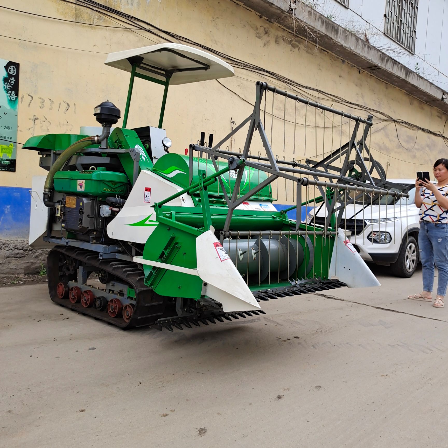 十年老店32馬力履帶聯合收割機 可補貼中小型水稻收割機