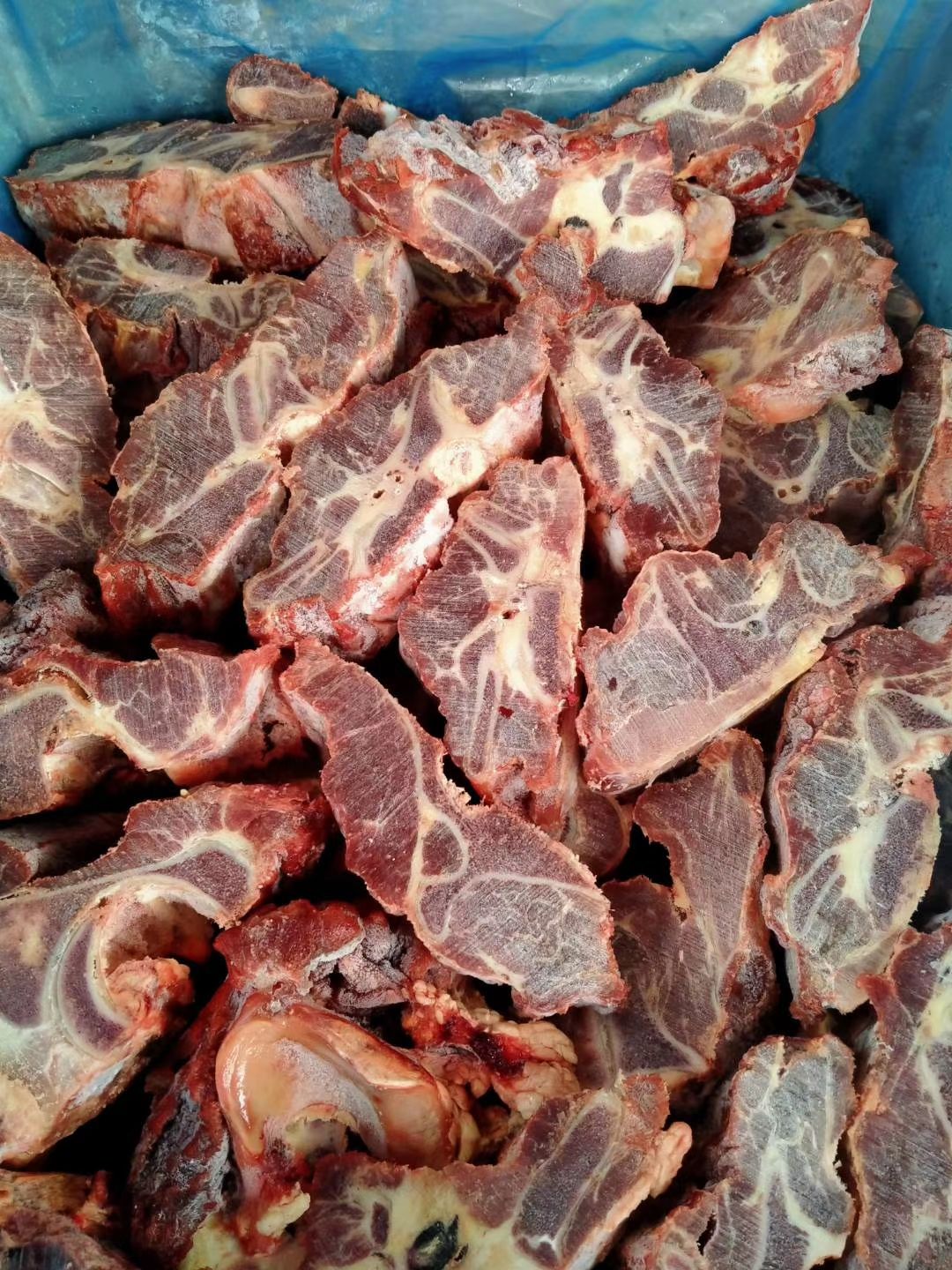 牛骨  牛脖骨价格美丽，。欢迎咨询，量大从优。牛蝎