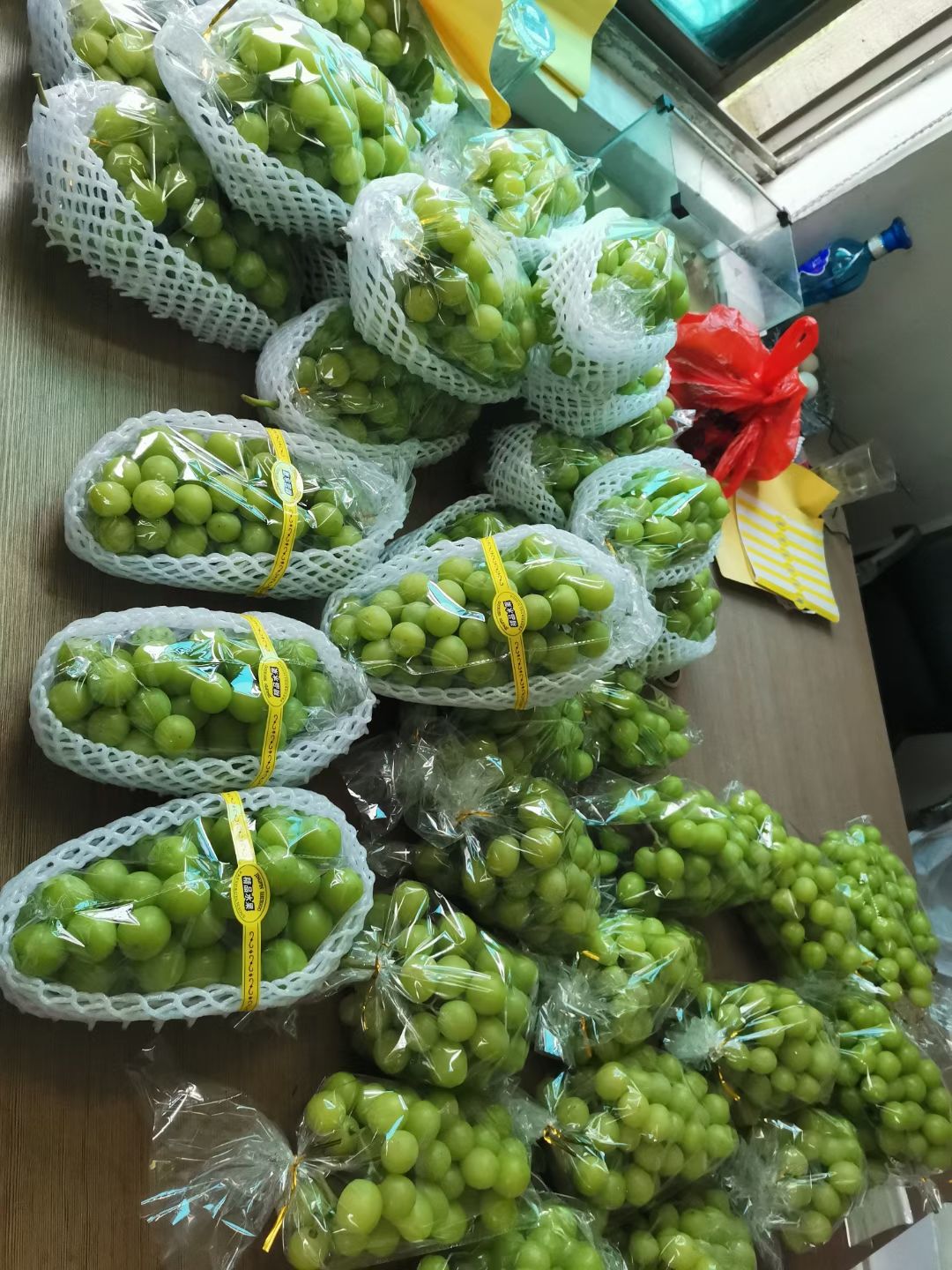 阳光玫瑰  阳光玖瑰葡萄，品质上乘，易保存，耐运输。