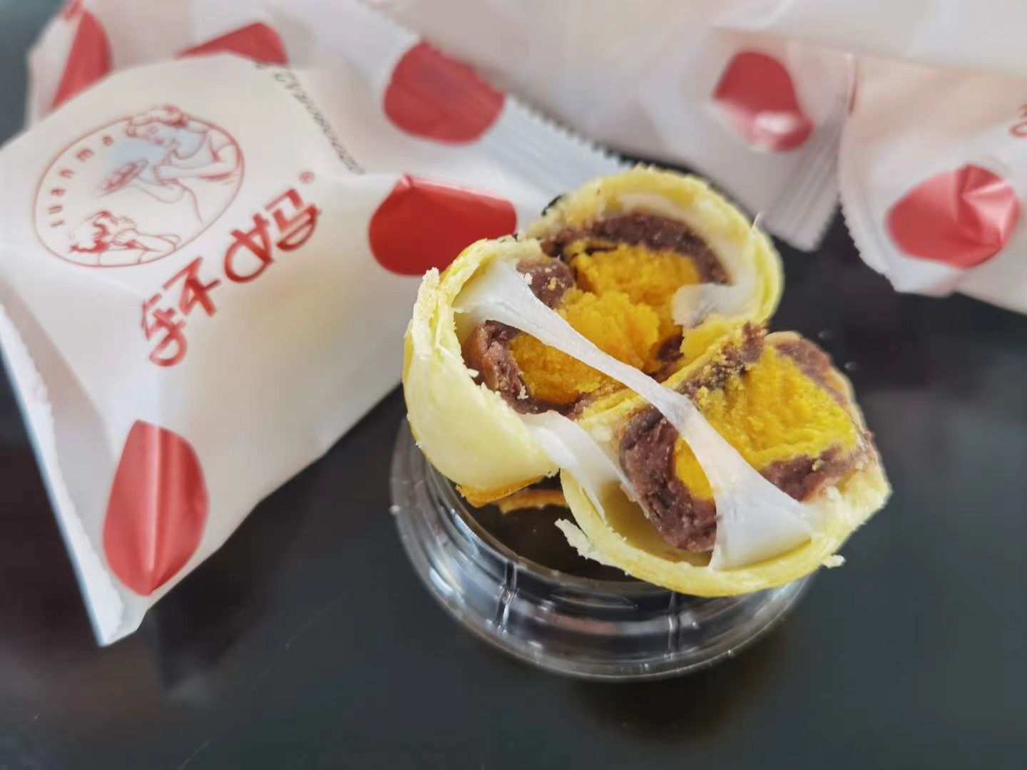 月饼  蛋黄酥，广西轩妈蛋黄酥六枚装全国包邮