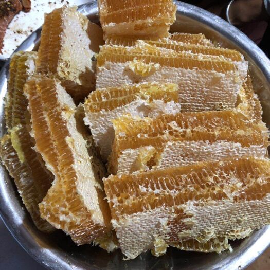 昆明 自己家养殖的蜂巢蜜