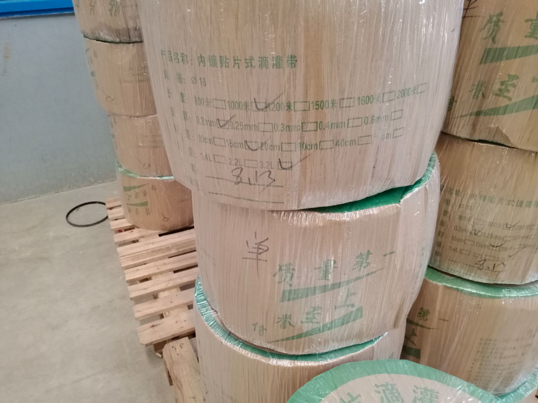 贴片式滴灌带 贴片滴灌带节水灌溉设备