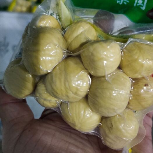 信阳半斤彩袋真空包装油栗仁，采用多少油栗原料。栗仁香糯甜。