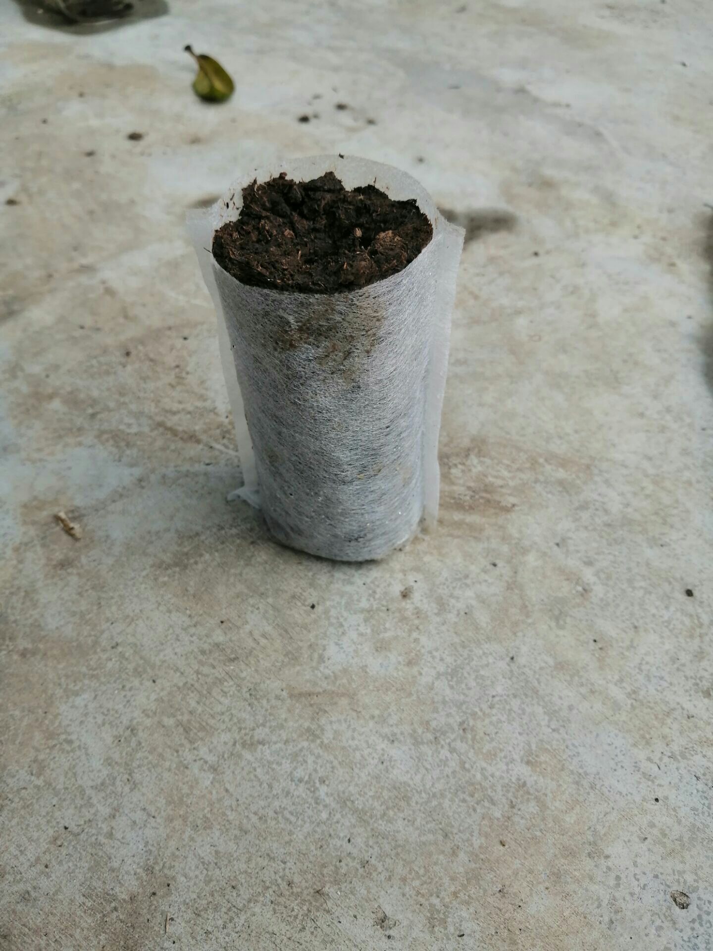  袋装营养肥料，有机基质肥料，牛粪发酵有机肥料，蚯蚓粪有机肥