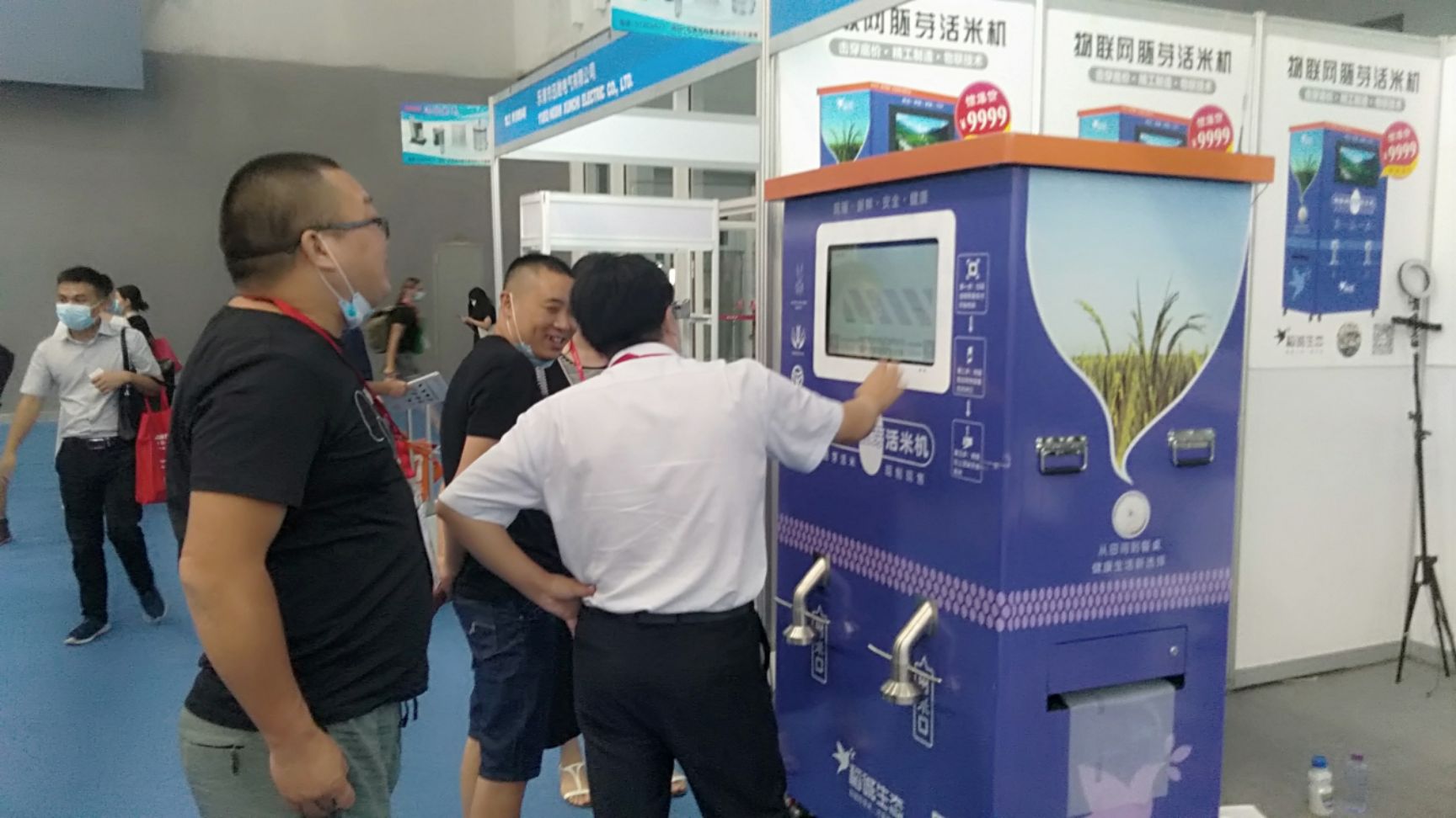 碾米机 智能胚芽米机：适用场景小区，商业中心，超市，生鲜团购