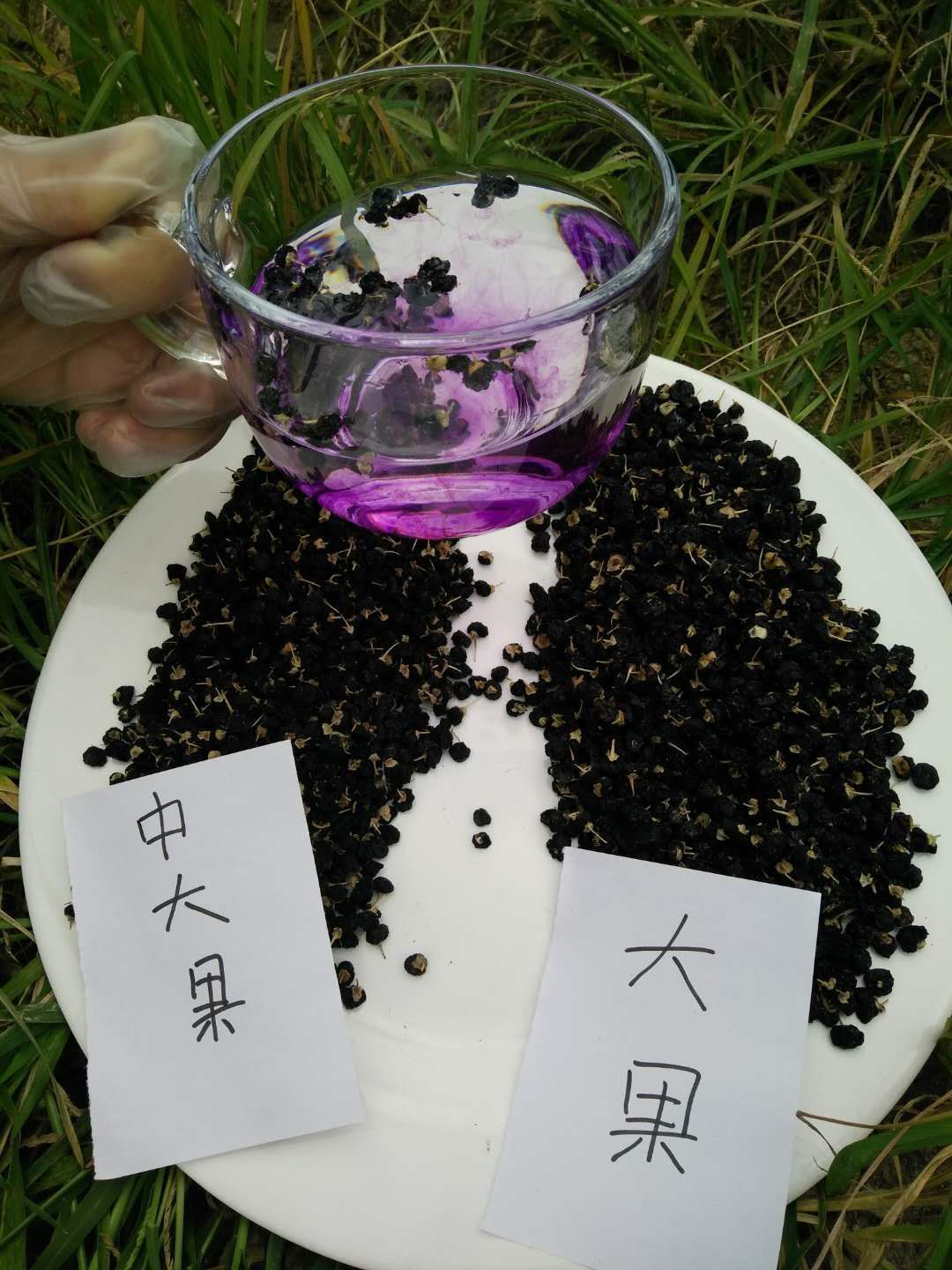黑枸杞礼盒装：黑枸杞共50g*5瓶+黑枸杞高，档礼盒装
