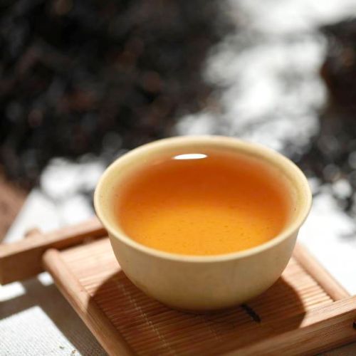 野生红茶  辰溪魁茶采摘明前老茶树嫩芽制作而成。
