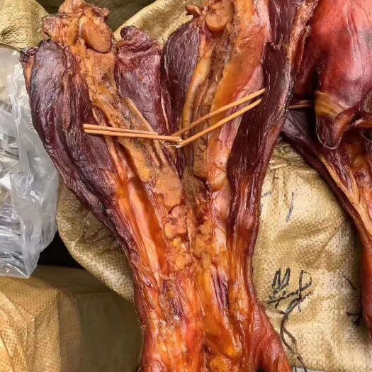 重庆市农家烟熏对开腊猪脚  色泽金黄 地摊热销爆款