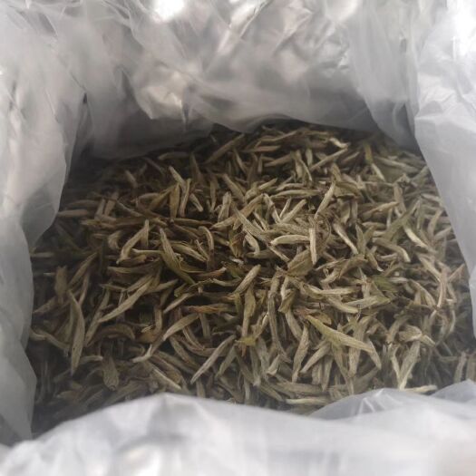 福鼎市白毫银针 今年
银针480  一级牡丹120   寿眉30