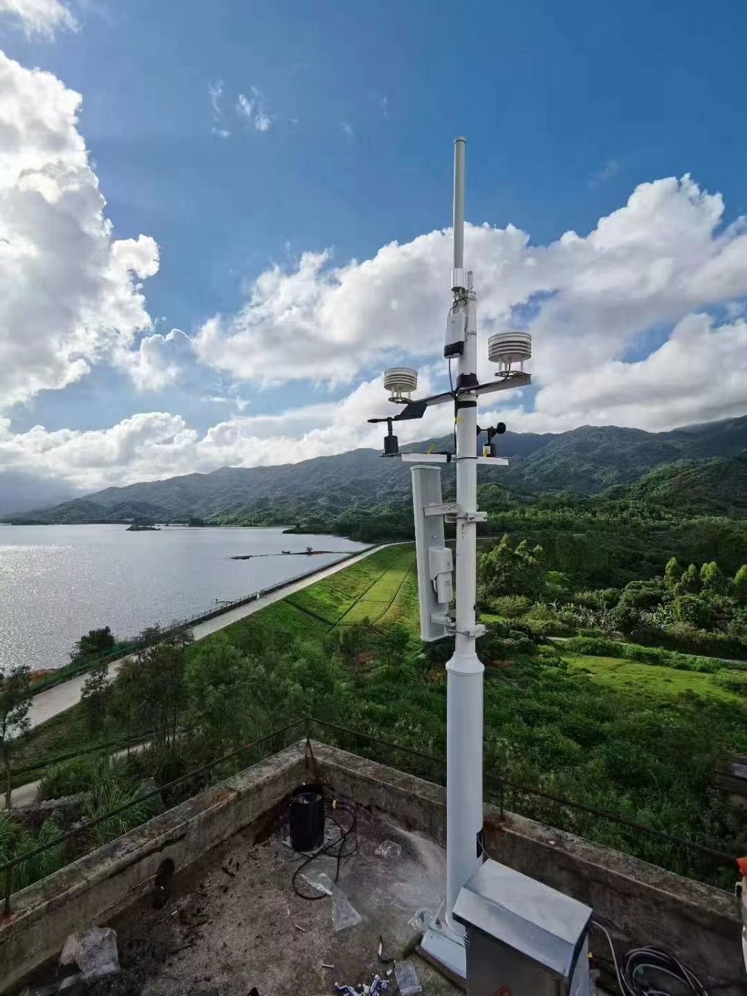 水肥一体机  气象站智能农场九大元素检测智慧农业的前沿