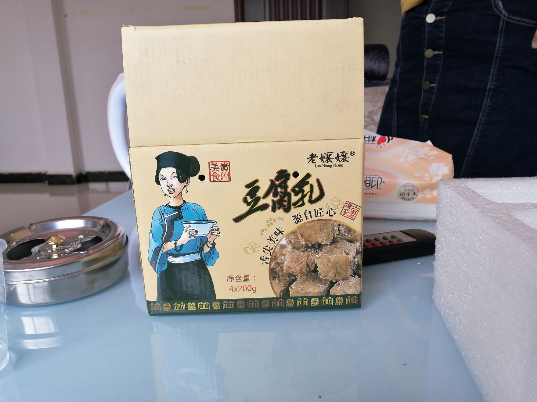  豆腐乳，有辣味，原味，有两瓶装，四瓶装的，具体可来电咨询