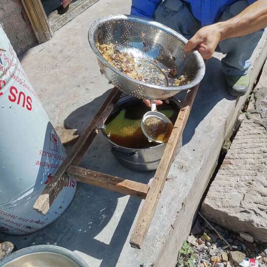 水富市散养土蜂蜜  最近才割一次   天然