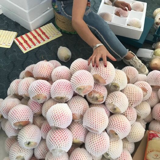 昆明蒙自石榴  大箱一箱35斤，单果重量6—7两，7.5一公斤