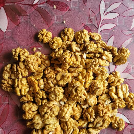 成县甘肃陇南新品核桃仁，农户自产自销，适用于食品加工，榨油专用